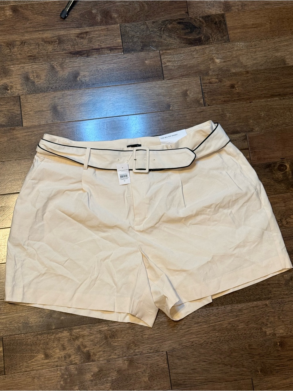 Ann Taylor Factory The Belted Short Size 18 Ivory Black Trim NWT